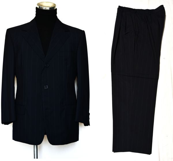 224★GIANNI VERSACE★ヴェルサーチ★色気を感じるダークネイビー幅広ストライプ★品格漂わせてくれる毛&絹シルク高級春夏物スーツ W91M50拍卖