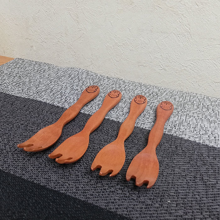 ◆木のデザートフォーク モコモコ ふくろう 4本セット(2)◆木製フォーク 木のフォーク 天然木 フクロウ かわいい 可愛い 動物柄拍卖