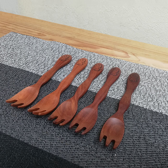 ◆木のデザートフォーク モコモコ ねこ 5本セット◆木製フォーク 木のフォーク 天然木 猫 ネコ かわいい 可愛い 動物柄拍卖