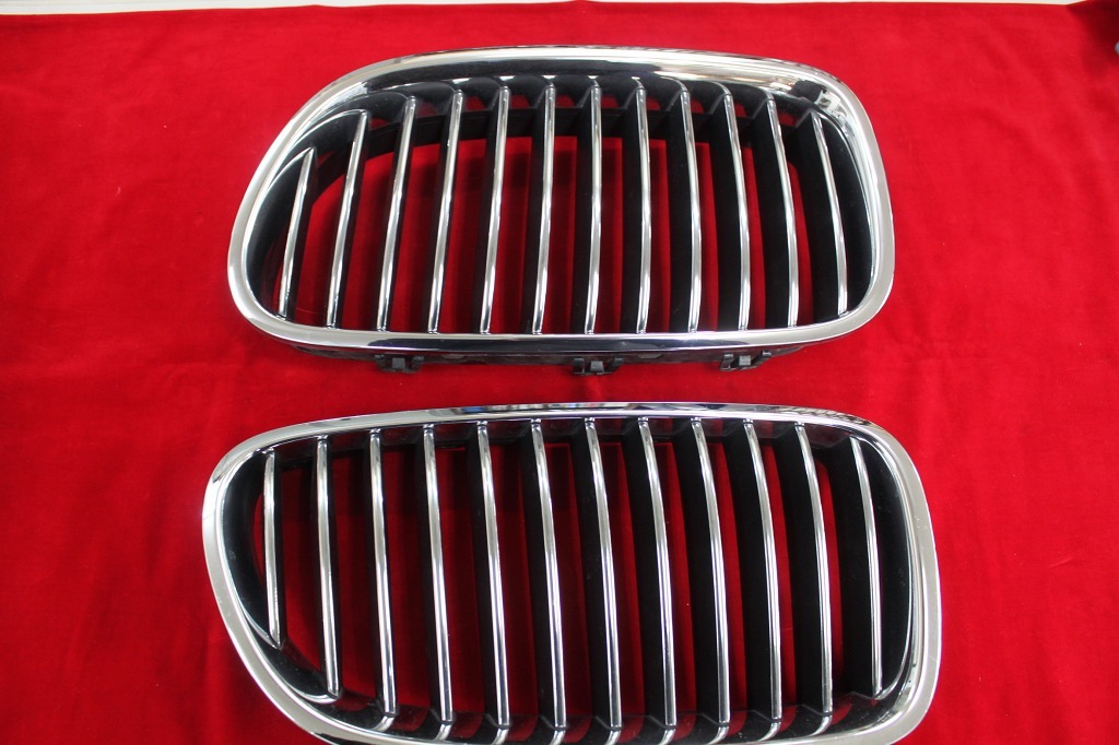 ★売り切り! 着払い 美品! 純正品! BMW 5シリーズ 523i 純正フロントグリル キドニーグリル 左右セット★拍卖