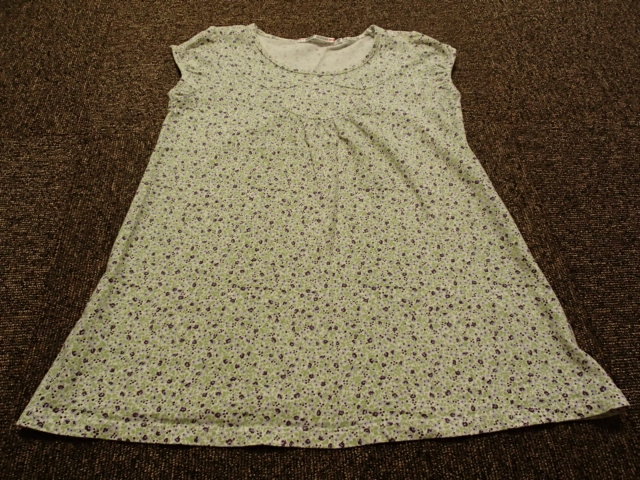 △UT ユニクロ LAURA ASHLEY カットソー 130cm 小花柄 グリーン パープル フレンチスリーブ拍卖