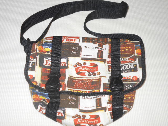 ショルダーバック お菓子パッケージ柄 サイズ 平置き 横32×縦25cm 長さ調整可能拍卖