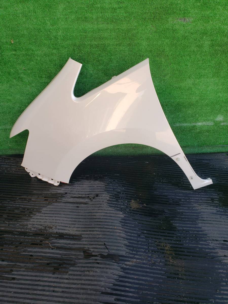 ニッサン セレナ FC26 フェンダー 左 (ホワイトパール)拍卖