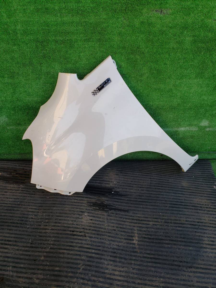 スズキ ソリオ MA15S フェンダー 左(ホワイトパール)拍卖