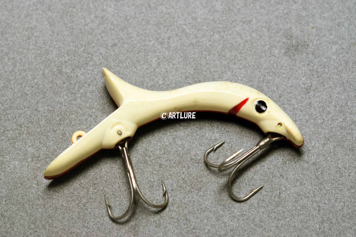 SHURBITE ,,SHE-DEVIL,,THE SPORTMAM'SCO,.ILLINOIS,USA C1949 OLD LURE.3007/8INCH 面白珍品蒐集家向け、**拍卖