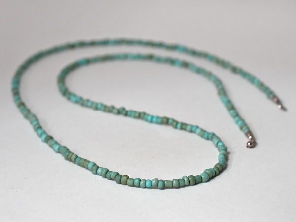 ●わくわく とんぼ玉★ジャワ水色小粒ビーズセミロングネックレス 蜻蛉玉 トンボ玉 ガラスビーズ【2104】【M21008】拍卖