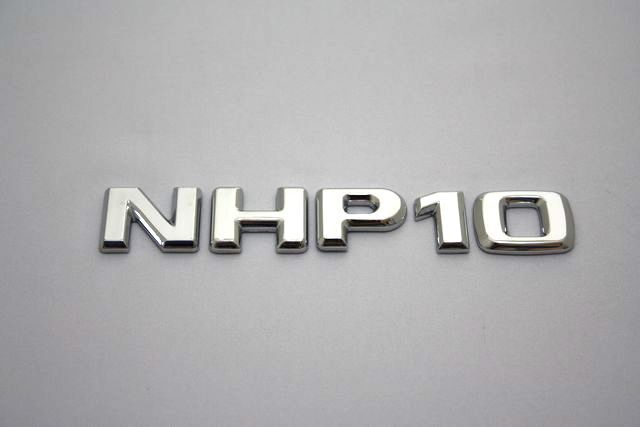 取り付け例あり ベンツ風 トヨタアクア型式エンブレム NHP10 アルファーベット拍卖