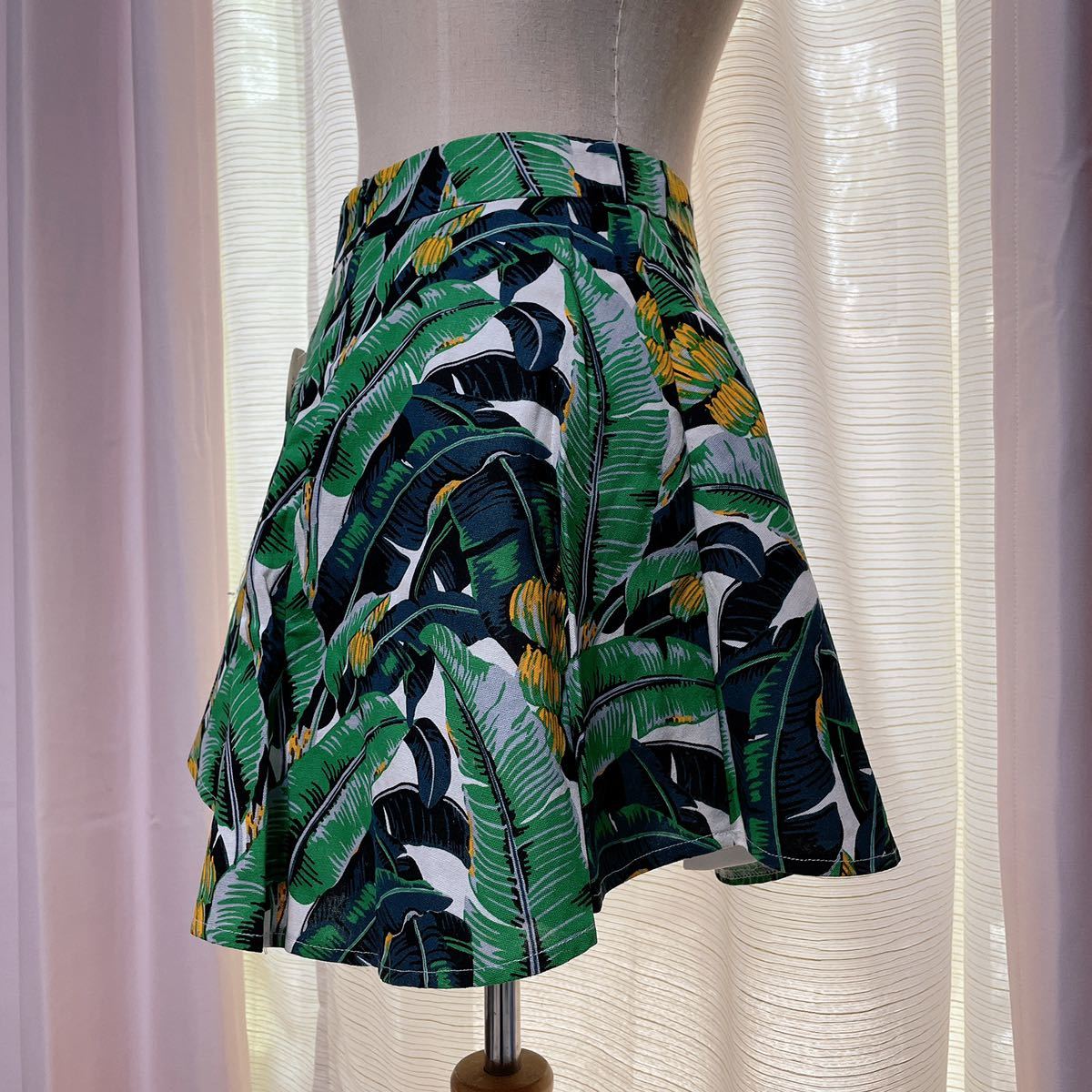 即決★未使用品 フォーエバー21 FOREVER21 フレアースカート サイズ S 春夏 バナナ柄 リゾート 裏地付き拍卖