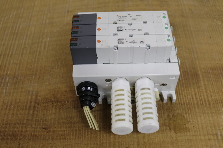 SMC  ソレノイドバルブ  VQ4201-5 VVQ4000-10A-1  即決価格拍卖