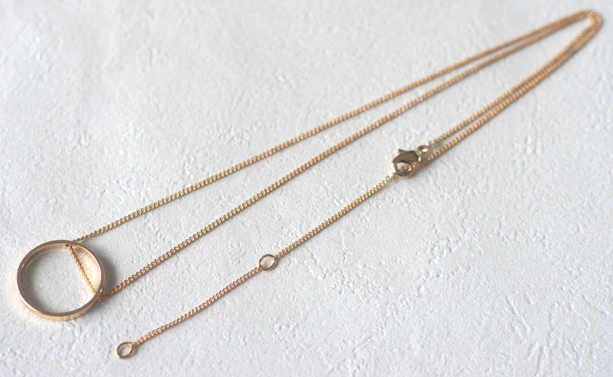 シンプルなリング付き ゴールドカラーのネックレス拍卖