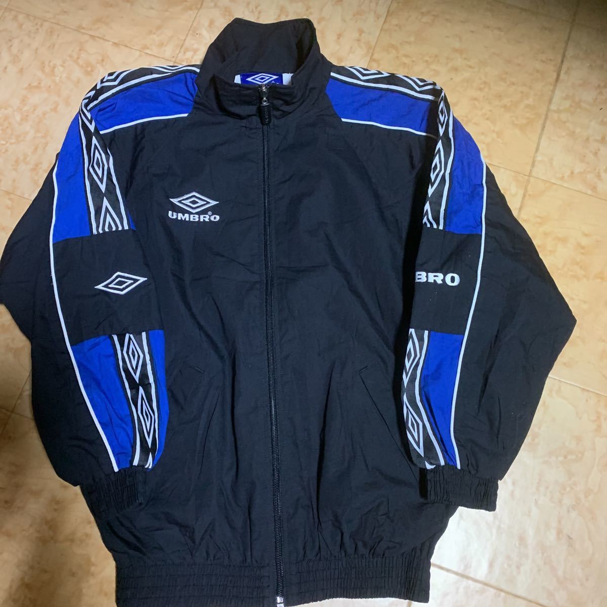 UMBRO 本刺繍 ☆ レア☆裏起毛 ☆ナイロンジャンパー ☆ 140~146cm拍卖