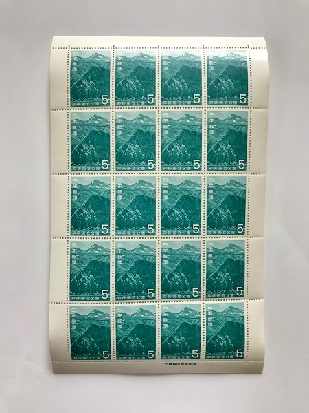未使用 切手 知床国立公園 硫黄山 5円20枚 シート 額面100円分 発行1965.11.15 /(7)拍卖