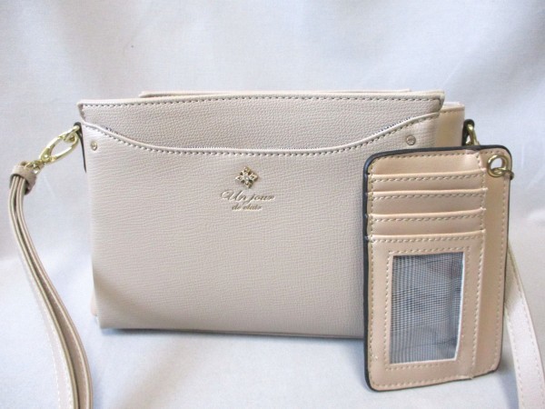 Un jour de claire/アンジュールドクレール◇ショルダーバッグ ボックス型 カードケース付 モカベージュ 斜め掛け W27cm拍卖