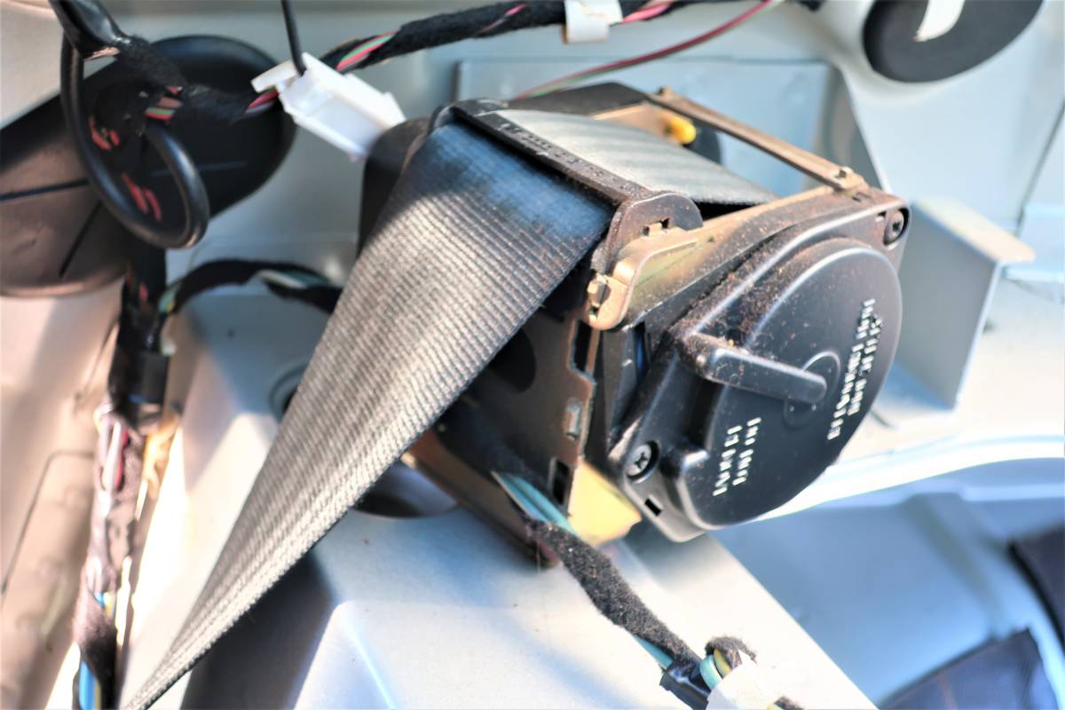 H10 E-932A1 アルファロメオ 156 V6 2.5 2WD 6F 右H 純正 リア右 後席右側 シートベルト / 046076 6076 / 96500km拍卖