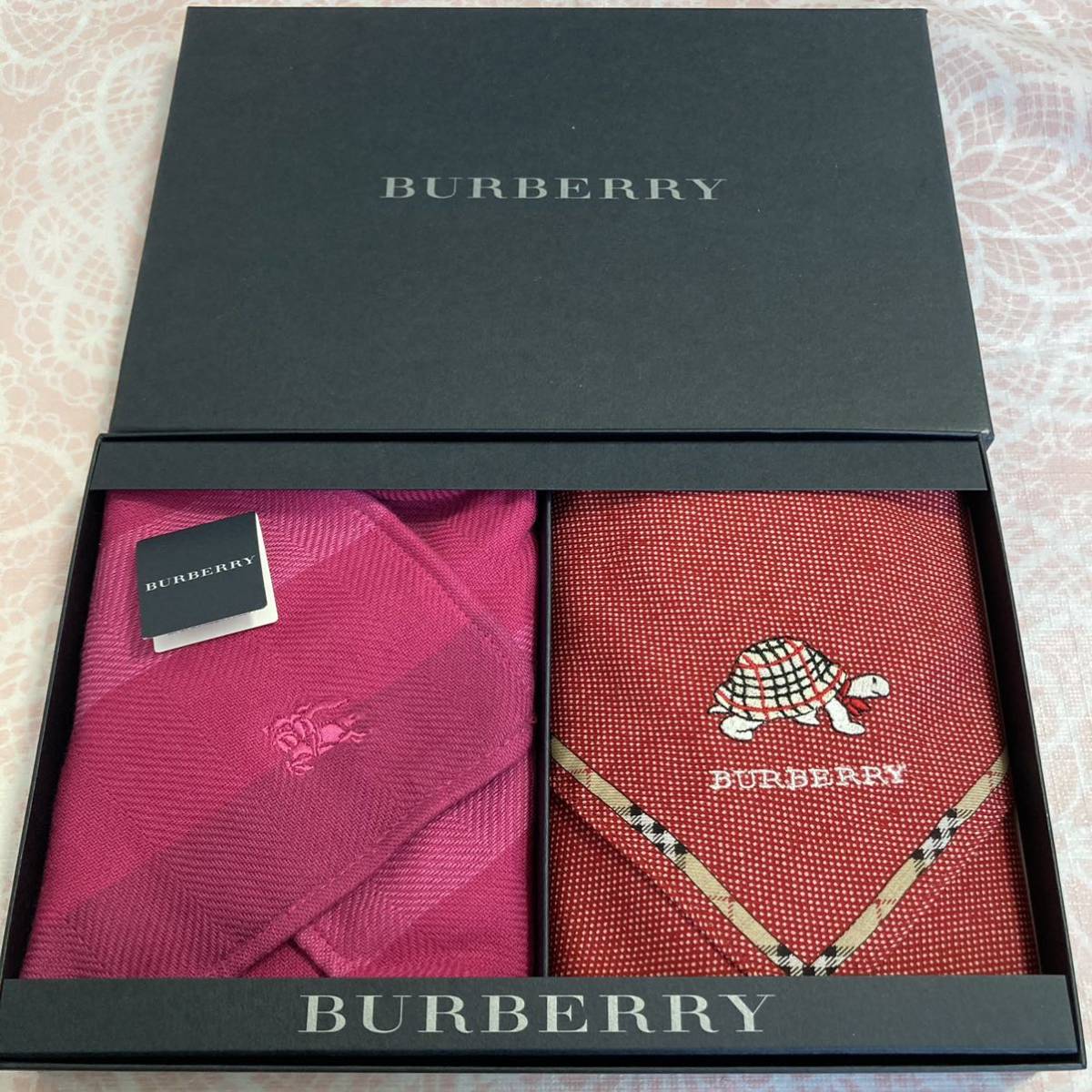 【レア】新品/2枚/BURBERRY/タオルハンカチ/正規品/バーバリー/綿100%/y/未使用/即決あり/匿名発送/ノバチェック/レディース/箱あり/亀拍卖