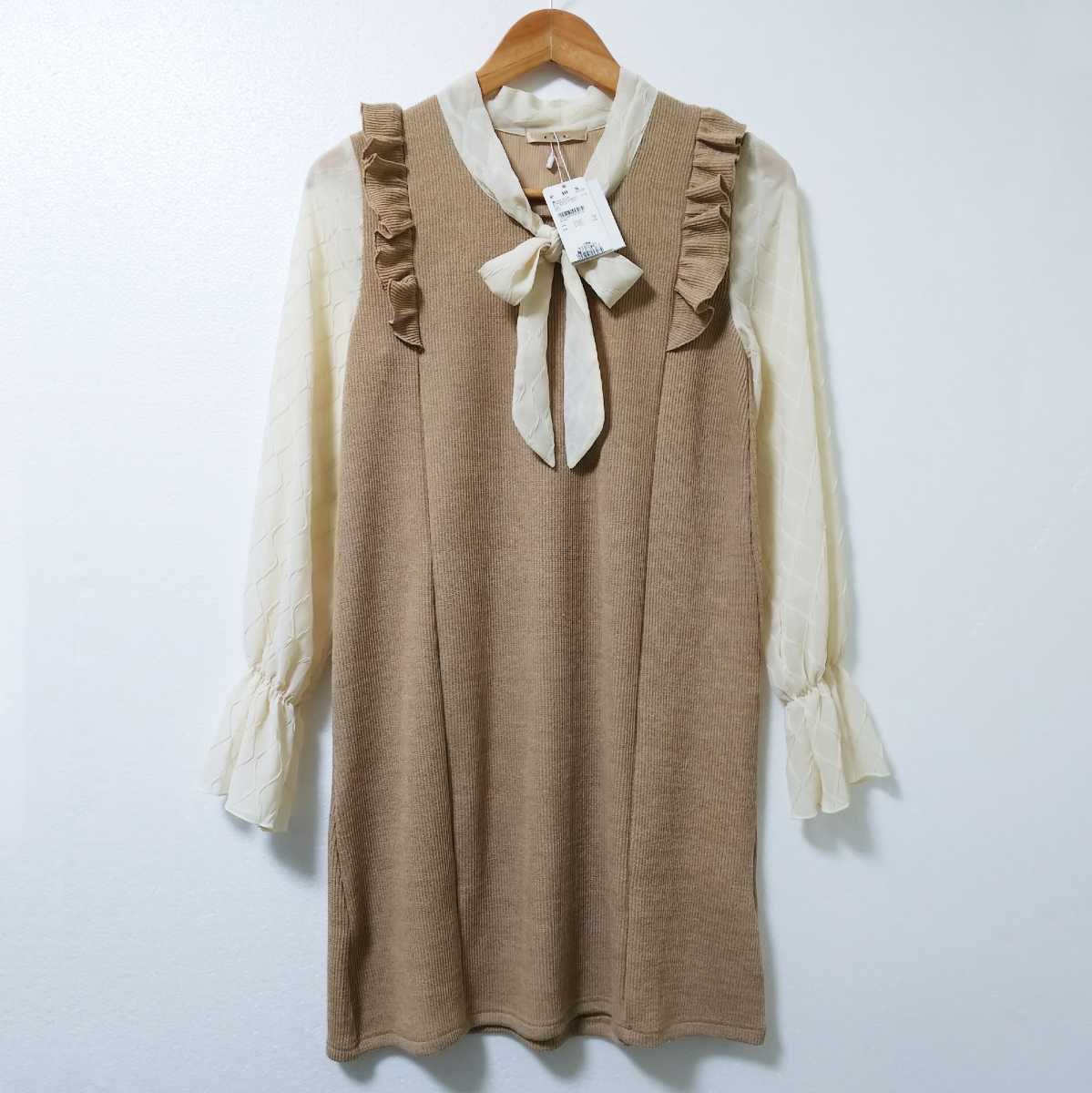 【新品タグ付き】ems excite エムズエキサイト 肩フリル ボウタイ ワンピース Fサイズ Lブラウン 未使用 自宅保管品拍卖
