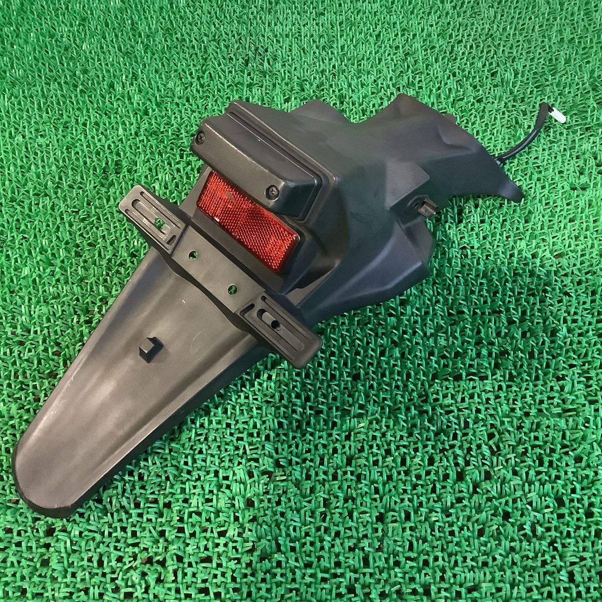 2-51 SUZUKI スズキ バイク 純正 リアフェンダー SV650 63112-18K0 中古 部品拍卖