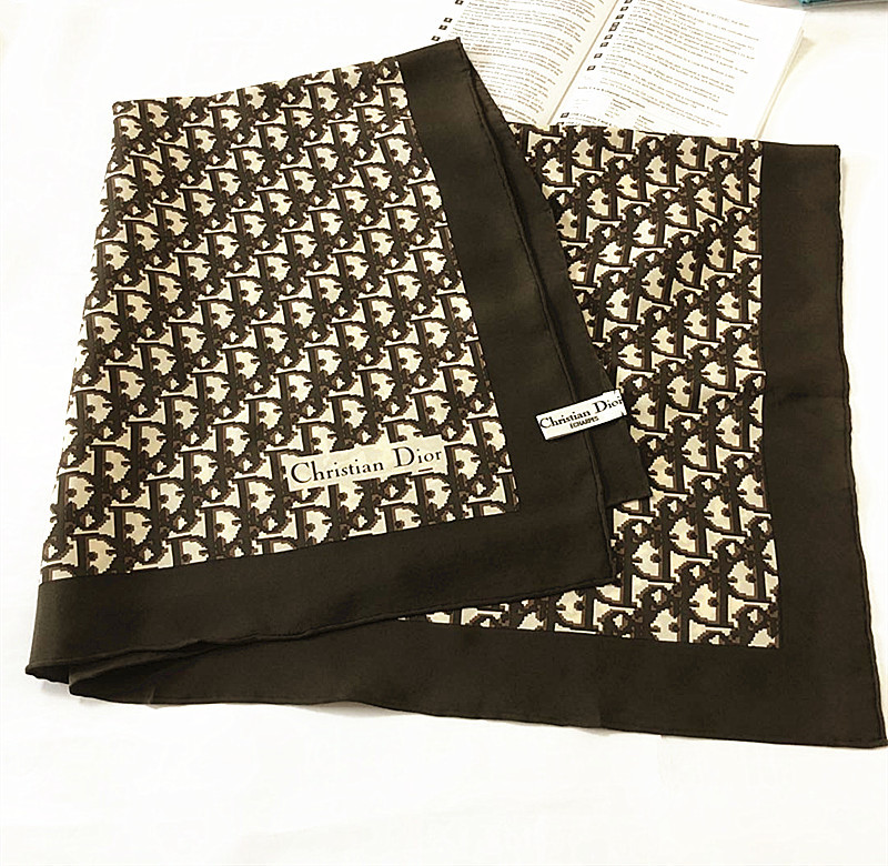 超美品Christian Dior クリスチャンディオールvintage★ビンテージロゴトロッター総柄★シルク大判スカーフ●サイズ76×77こげ茶系 拍卖