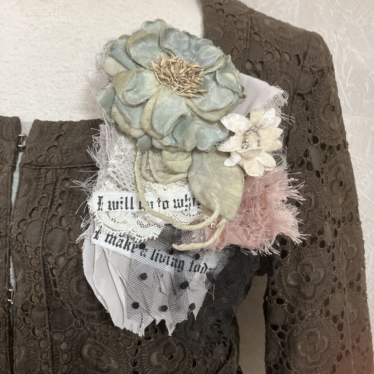 即決!!ハンドメイド オリジナル コサージュ ブローチ レース 花飾り アンティーク風 髪飾りにも 一点物拍卖
