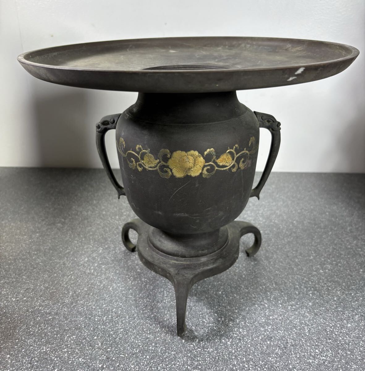 蔵出し 薄端 花器 華道具 花入 花瓶 灯明台 仏具 三つ足 アンティーク コレクション拍卖