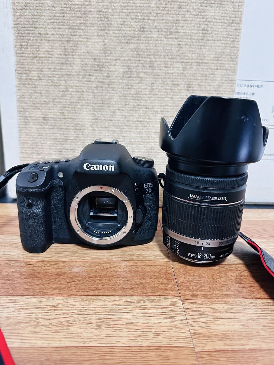 No.12 Canon EOS 7D EF-S18-200mm F3.5-5.6 IS EW-78D レンズフード付き 動作確認済み デジタル一眼レフカメラ 中古 ブラック拍卖