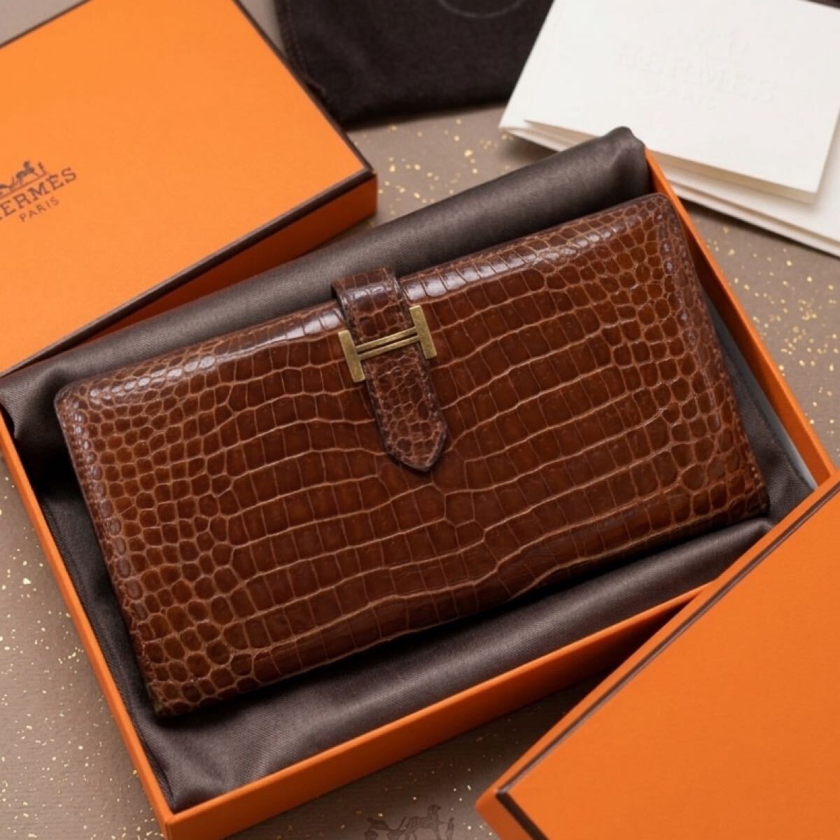 美品● HERMES 3502 エルメス 長財布 ベアンスフレ クロコダイル アリゲーター クラシック □F刻印 ブラウン拍卖