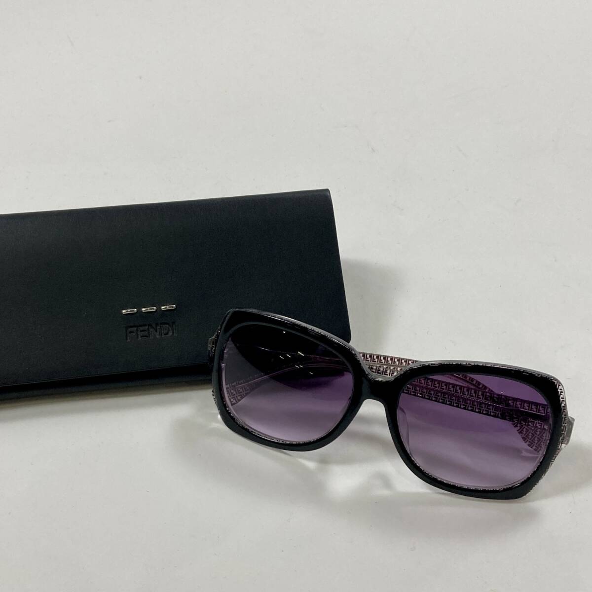 ☆ FENDI フェンディ サングラス マイクロFFロゴ ズッカ柄 マルチカラー FF0022/F/S ブランド デザイン ロゴ 現状品 レディース拍卖