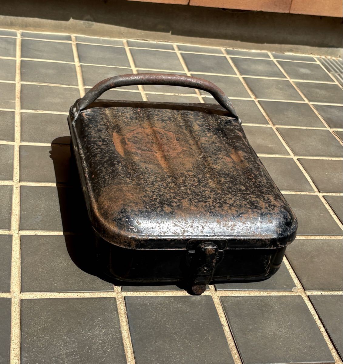 ショベルヘッド パンヘッド ナックル FLHポリス 鉄箱 純正 スプリングラッチ カブ箱 ビンテージ 旧車 ボバー チョッパー 工具入れ拍卖