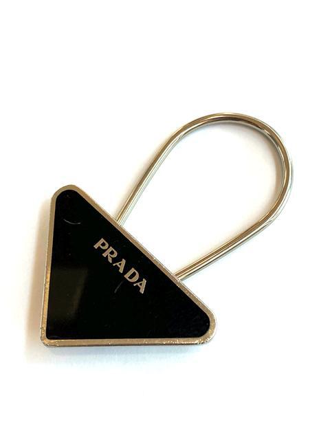 【即決】 PRADA プラダ 三角ロゴプレート キーホルダー チャーム ロック ブラック拍卖