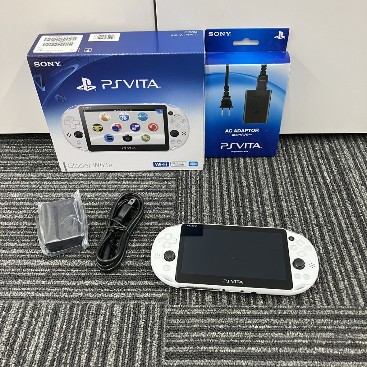 Y316-HR4-698 SONY ソニー PSVITA プレイステーションヴィータ PCH-2000 ホワイト ゲーム機 本体 初期化/通電確認済み 箱/アダプター付きFA拍卖