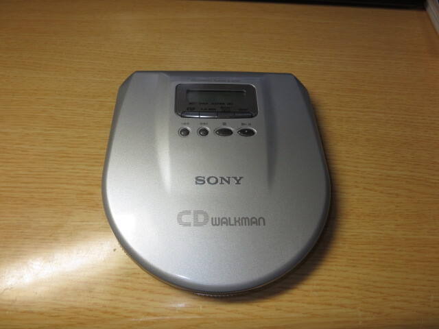 1円~美品最落無 ソニー CDウォークマン D-E707 シルバー 音飛び防止機能拍卖