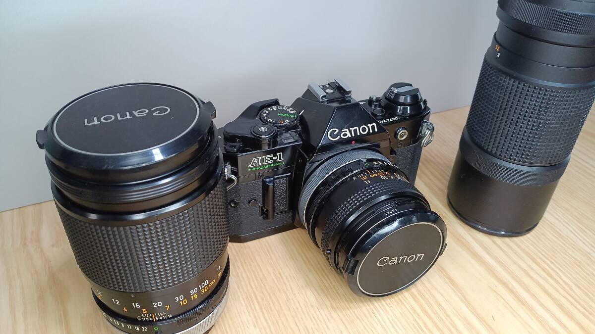 【整備・シャッタ鳴無し・計測済み・露出計正常】Canon AE-1 Program+ 標準50mm、135mm、望遠ズームのレンズ3種 (#26022401)拍卖