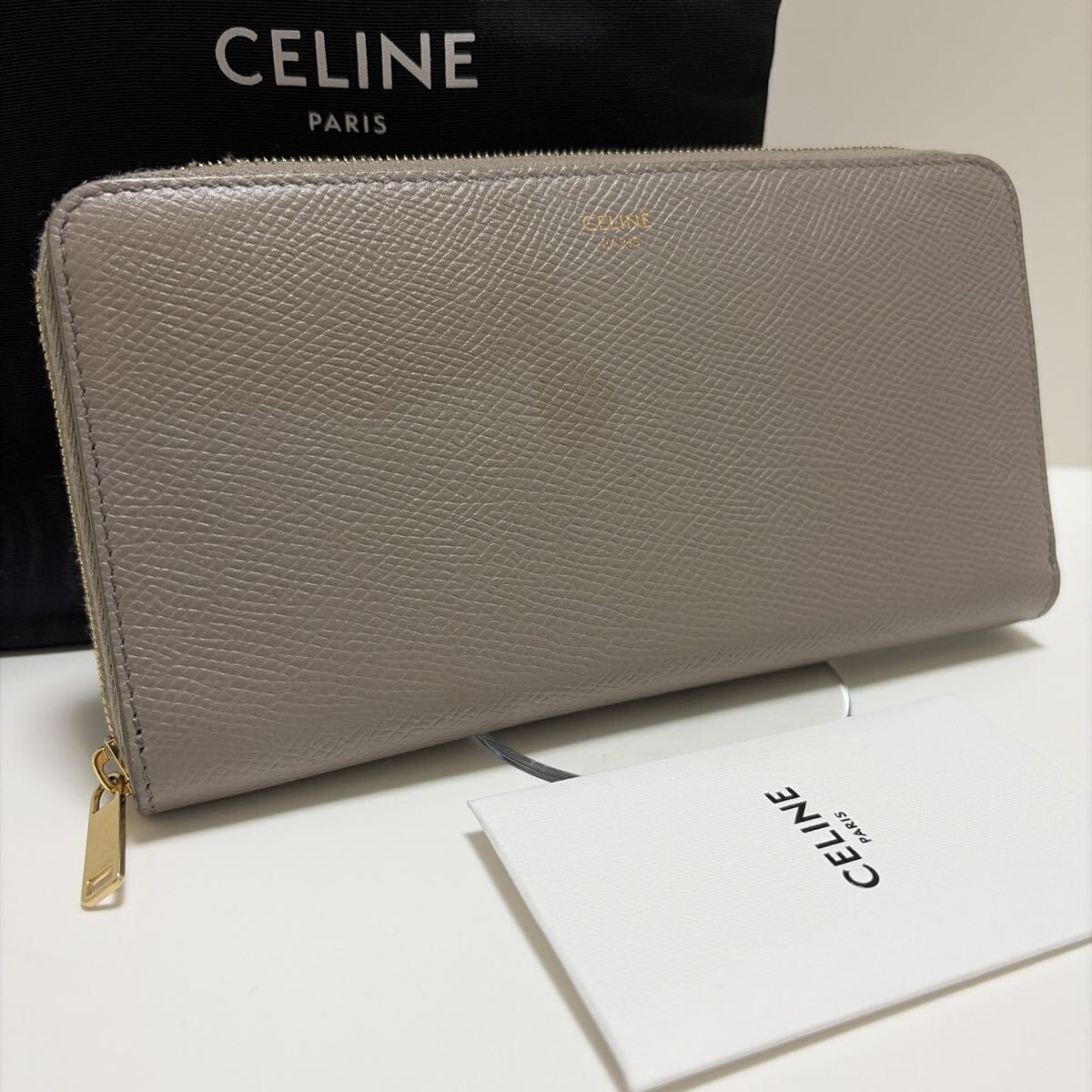 ☆巾着袋付き☆◆CELINE セリーヌ ラージ ジップ ウォレット グレー◆ 上質レザー ラウンドジップ イタリア製 【送料無料】0525拍卖