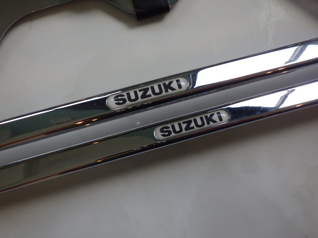 ☆ SUZUKI スズキ 純正 シルバーメッキナンバーフレーム 2枚セット ☆拍卖