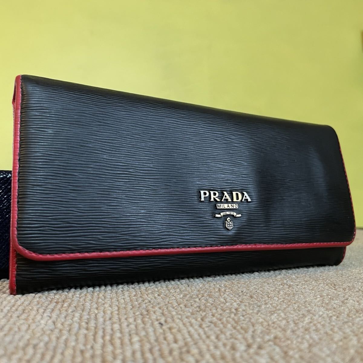 一円 美品 PRADA プラダ サフィアーノレザー ロングウォレット ウォレット 長財布 財布 二つ折り ブラック拍卖