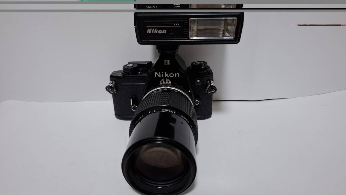 ニコンEM、NIKKOR 200m 1:4、SB-10拍卖