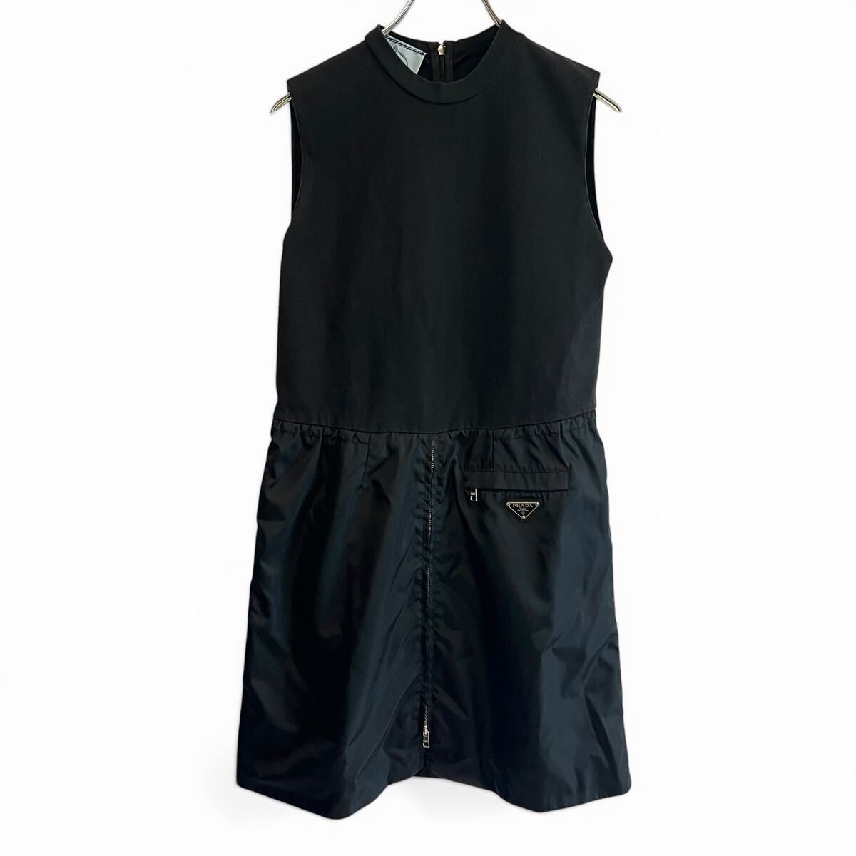 PRADA プラダ Re-Nylon ワンピース ノースリーブ 三角ロゴプレート拍卖