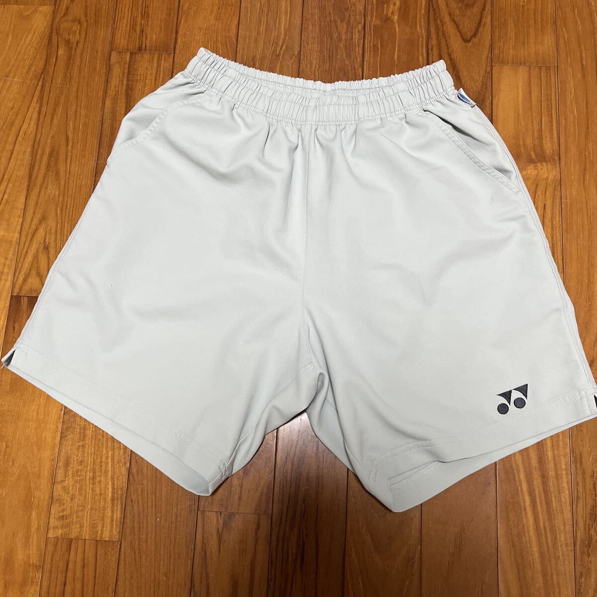 YONEX ヨネックス バドミントン テニス ハーフパンツ ゲームパンツ ベリークール ライトグレー メンズ サイズS拍卖