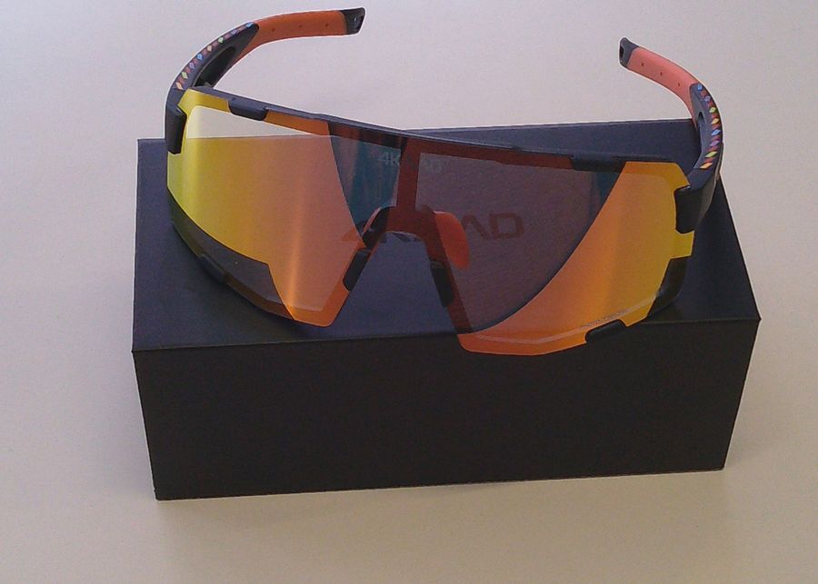 4KAAD サングラス アクセントレース LA VUELTA限定モデル BK拍卖