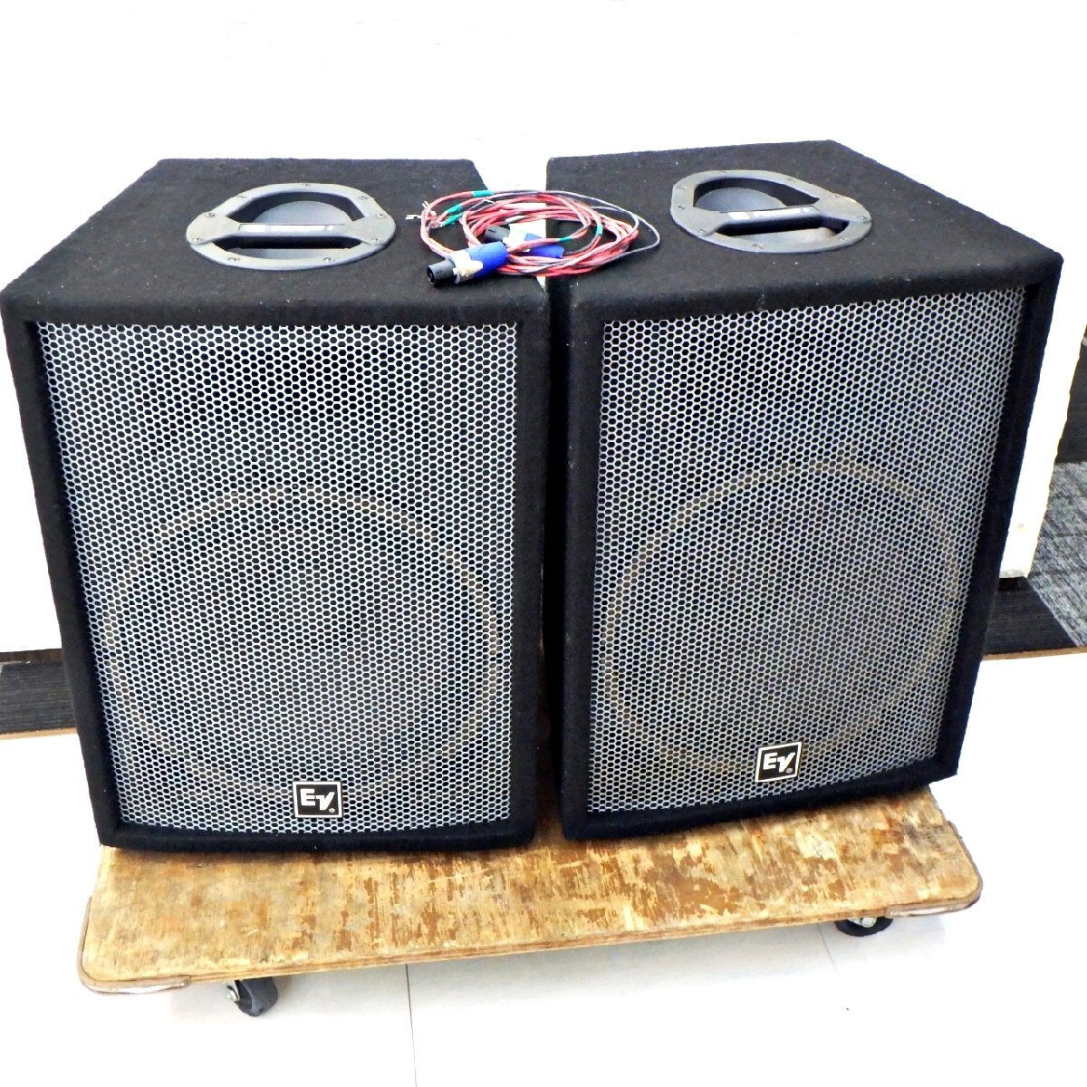 ☆【着払/2個口】 EV FORCE i PAスピーカー【中古・良品】LRペア 250W 8Ω USA製 エレクトロボイス SpeakONケーブル付 送料注意!拍卖
