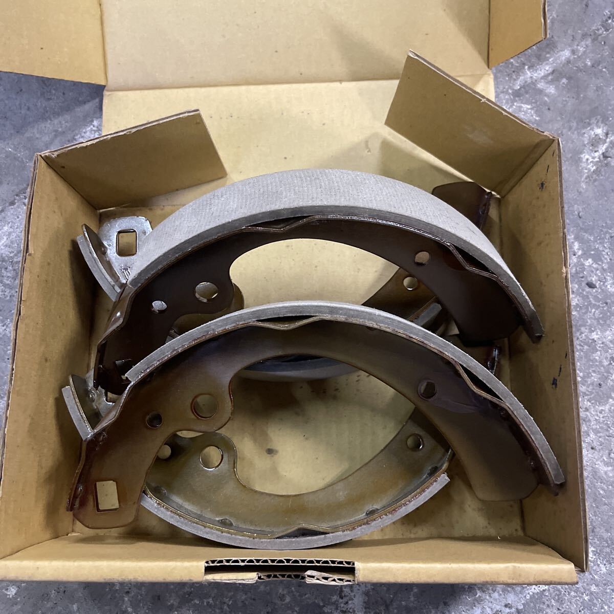 新品 未使用 日産 510ブルーバード ブレーキシュー ブレーキライニング リア 左右セット 610拍卖