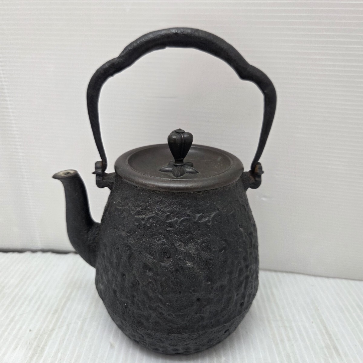 S04801 南部鉄瓶 鉄瓶 南部鉄器 龍文堂 茶道具 煎茶道具 鉄壺 急須 湯沸かし 銘 刻印 鉄製 薬缶 昭和レトロ アンティーク 骨董拍卖