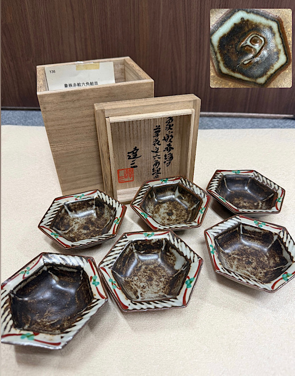 人間国宝 島岡達三◆象嵌赤絵六角組皿 小皿 6客 共箱 古美術 骨董 古玩 日本料理 懐石 料亭 和食器 民芸 日本 ◆管No1521拍卖