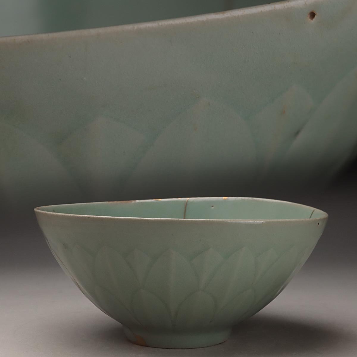 FH013 朝鮮美術 高麗青磁蓮弁文鉢・高麗青磁陽刻蓮弁文鉢 幅18.9cm 木箱付・青磁刻蓮瓣碗 朝鮮古陶 朝鮮古美術拍卖