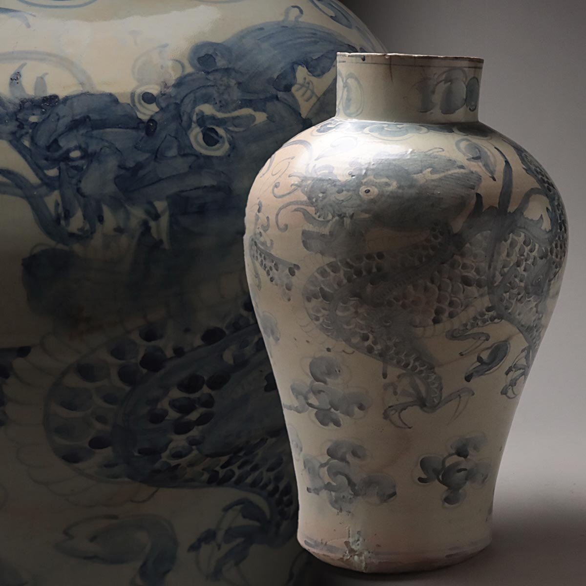 DT629 朝鮮美術 大振 李朝時代 李朝 白磁染付 雲龍文 大壺 高52cm / 重8.3kg 木箱付・青花云龍文大瓶・大花瓶 朝鮮古陶 朝鮮古美術拍卖