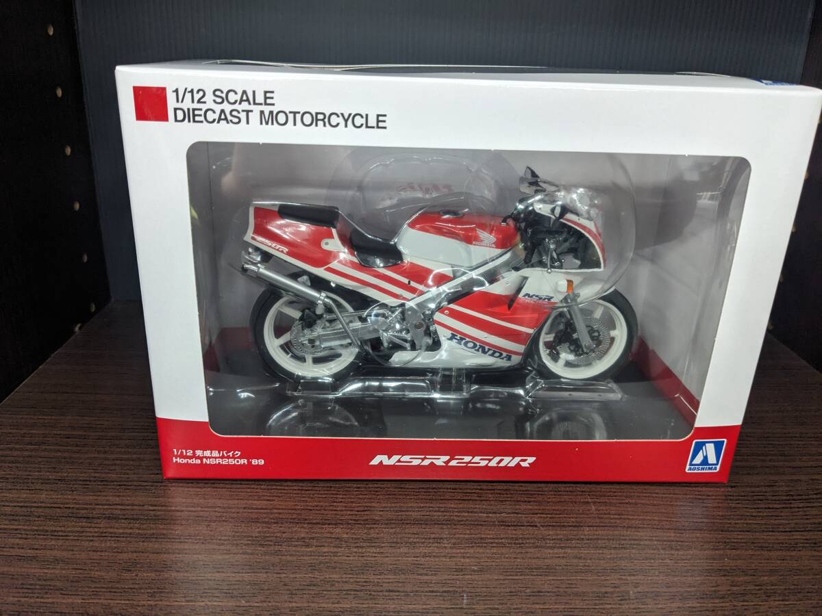 新品 アオシマ 1/12 完成品バイク HONDA NSR250R '89 ロスホワイト×ファイティングレッド 模型 AOSHIMA ホビー拍卖
