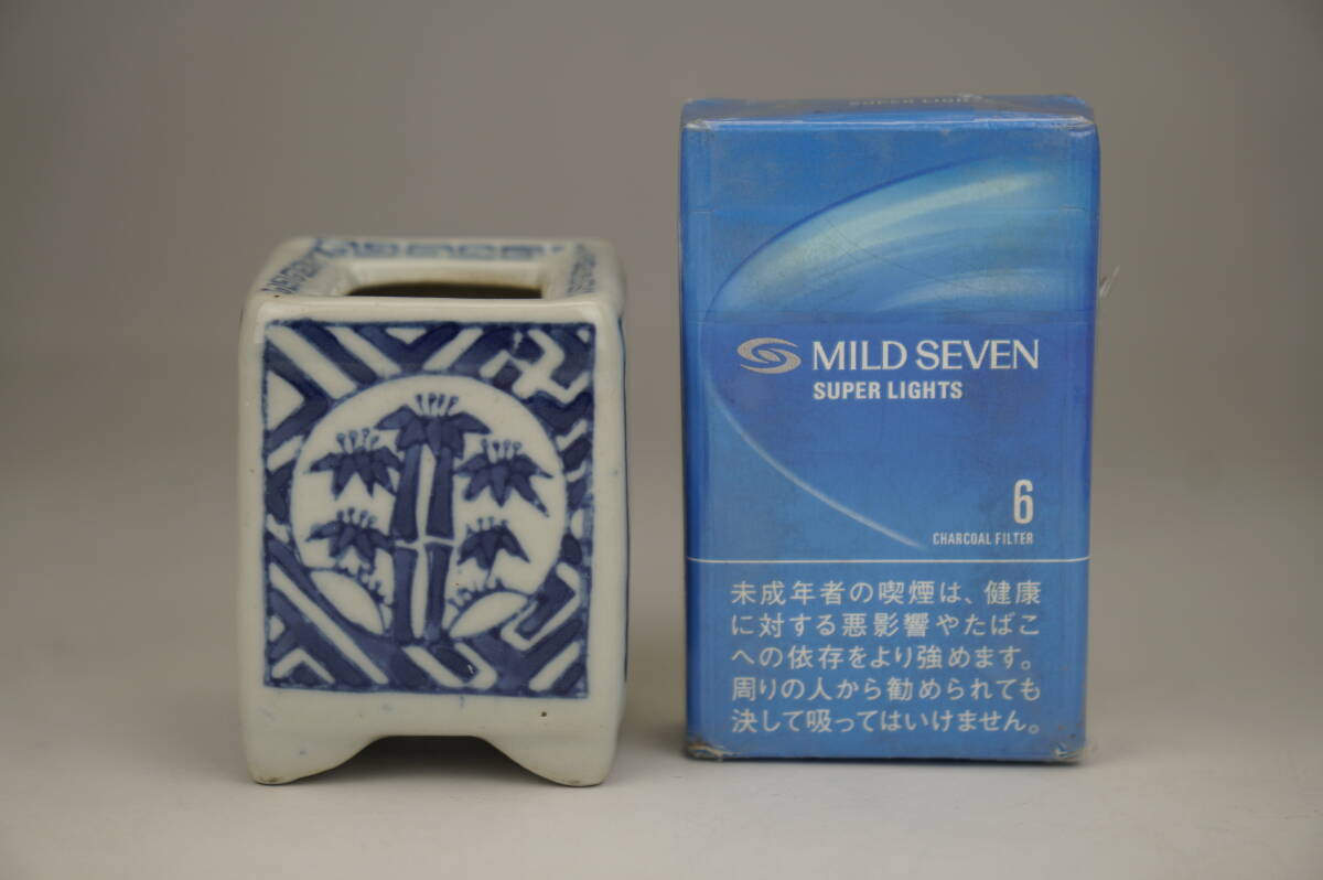 鳳】 四足 山水紋 染付 香炉 道八 在銘 京焼き 検:茶道具銀瓶常滑焼薩摩鉄瓶純銀拍卖