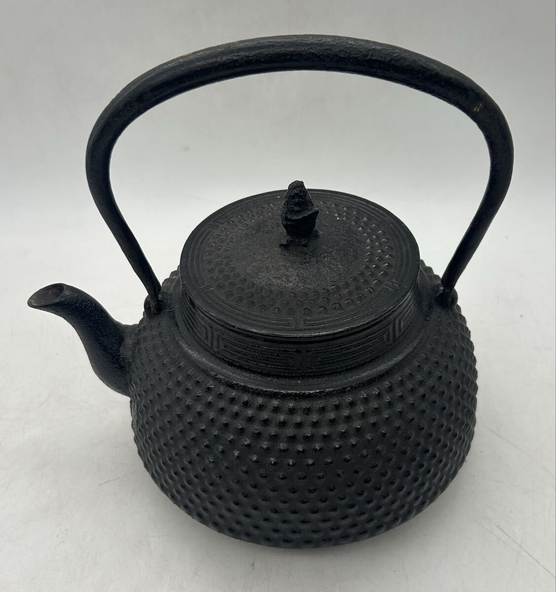 南部鉄器 鉄瓶 あられ急須 金属工芸品 茶器 茶道具 煎茶道具 やかん 鉄 和風 和式 時代物 古民家 ポット拍卖