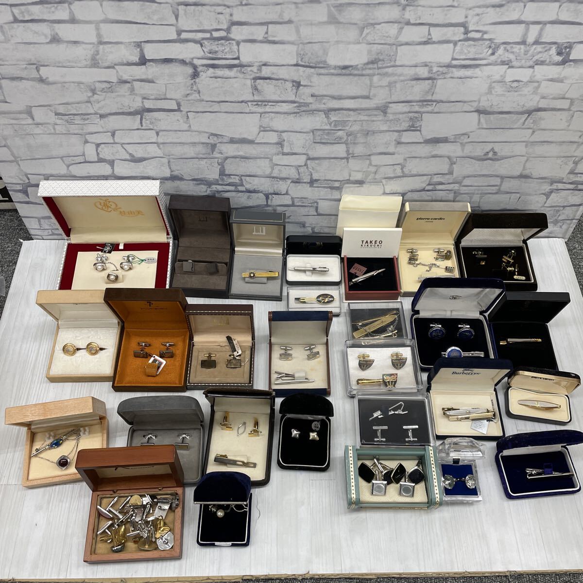 ▲1円スタート ネクタイピン カフスボタン まとめ売り dunhill BURBERRY 他タイピン カフス イミテーション メンズ 箱あり KN6639拍卖