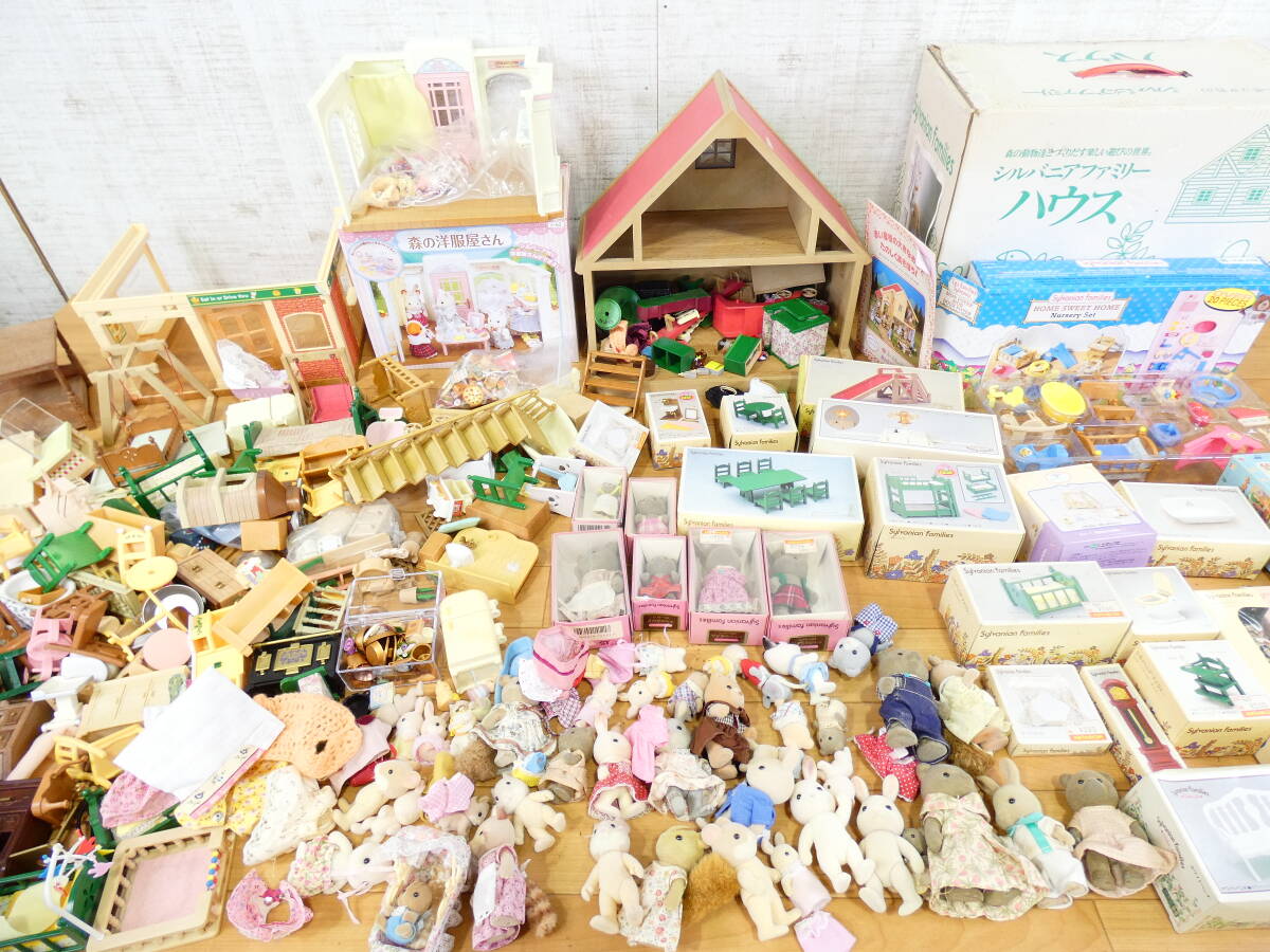 (S)◎ジャンク エポック社 シルバニアファミリー 新旧ドールハウスセット 箱付きあり まとめて 約9㎏ お家/家具/小物/人形など @140(5)拍卖